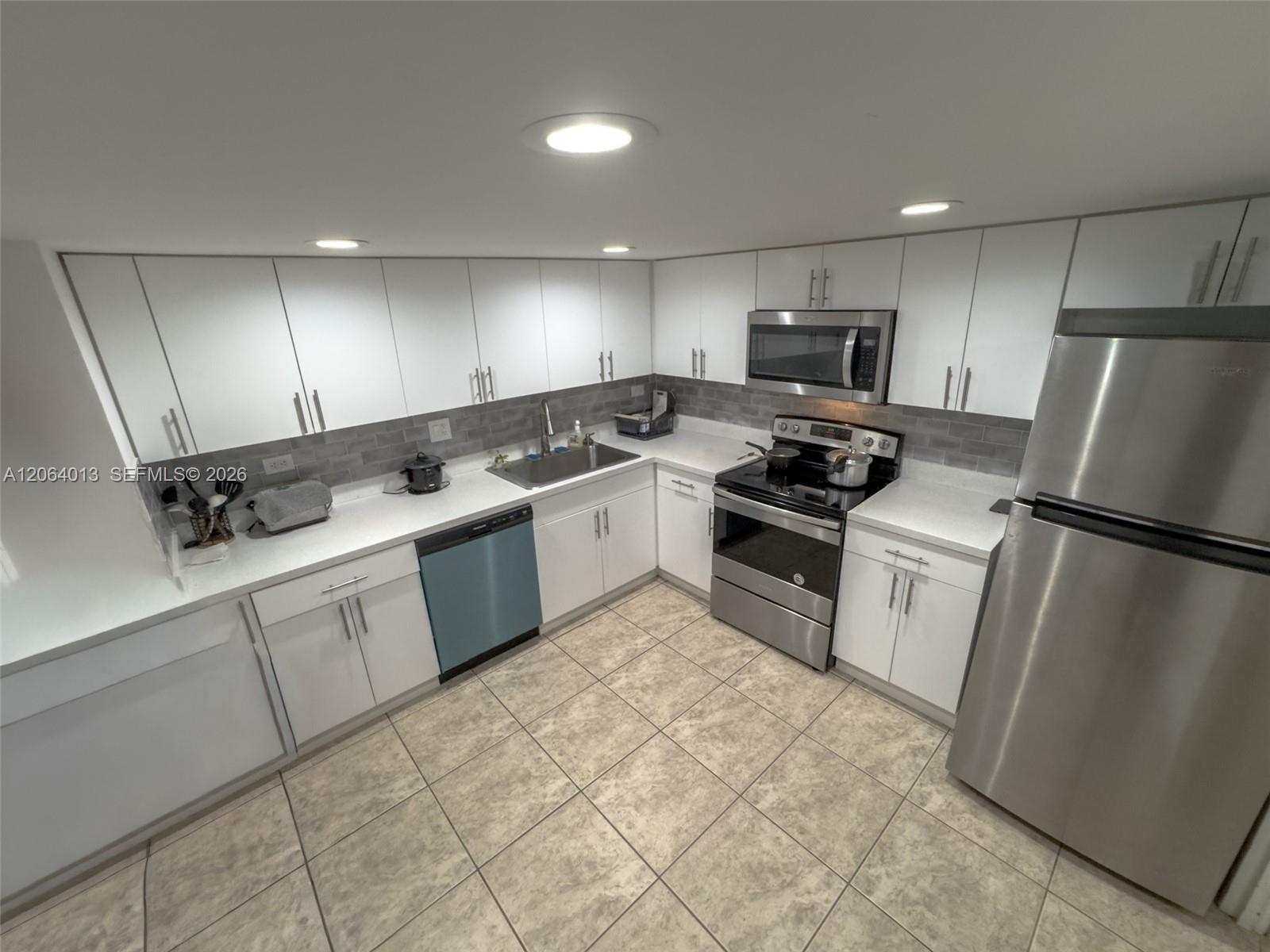 Ver detalles 808 2 / 2 1087 sq. ft. $ 2026-08-02 0 foto
