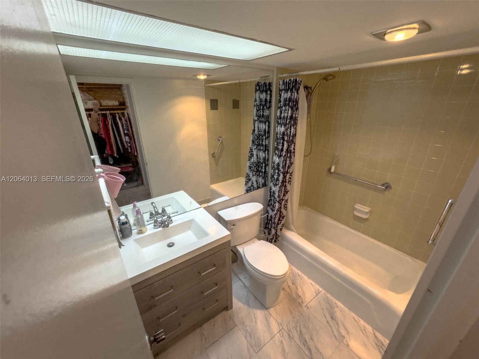 Ver detalles 808 2 / 2 1087 sq. ft. $ 2026-08-02 0 foto