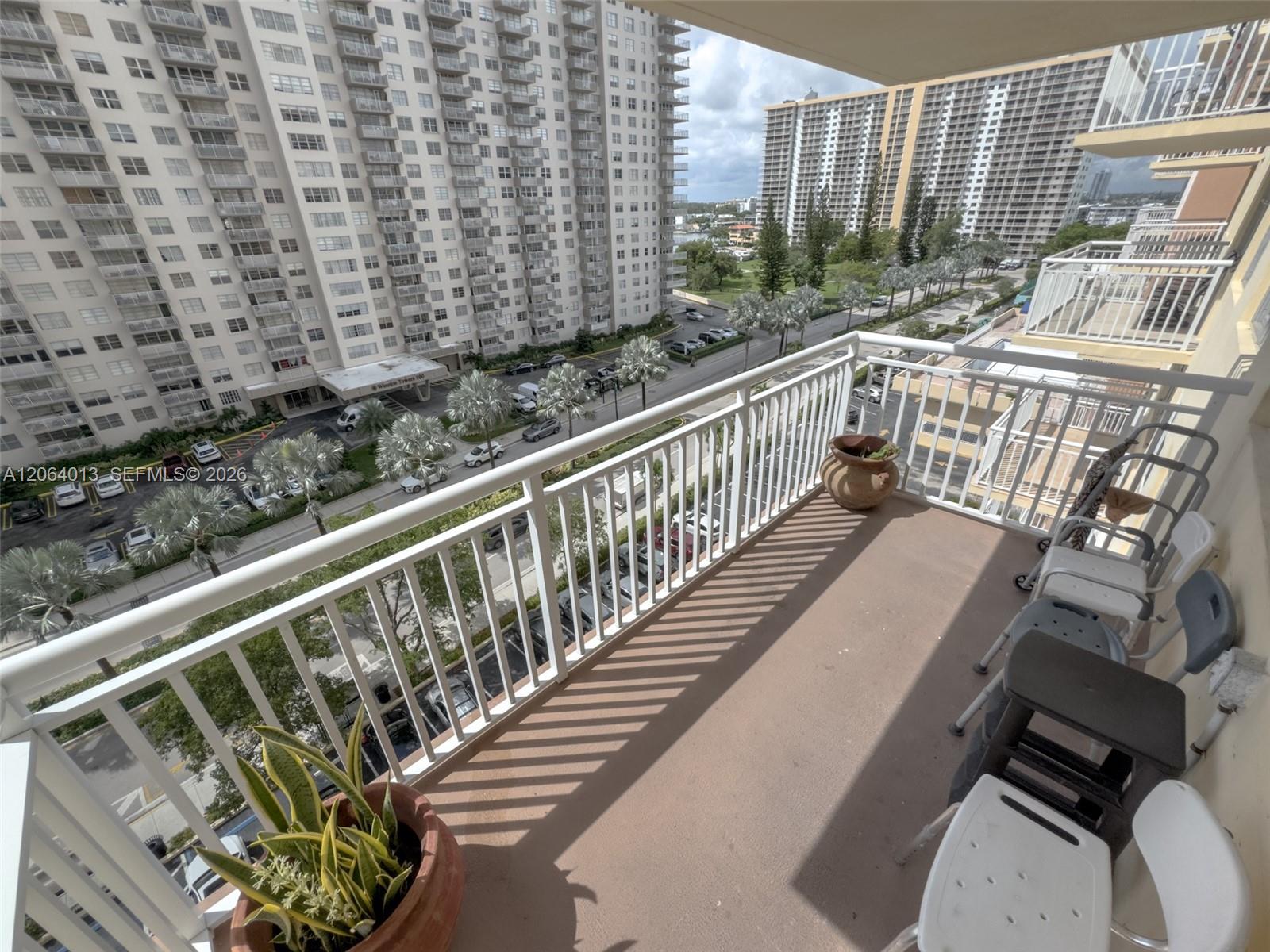 Ver detalles 808 2 / 2 1087 sq. ft. $ 2026-08-02 0 foto