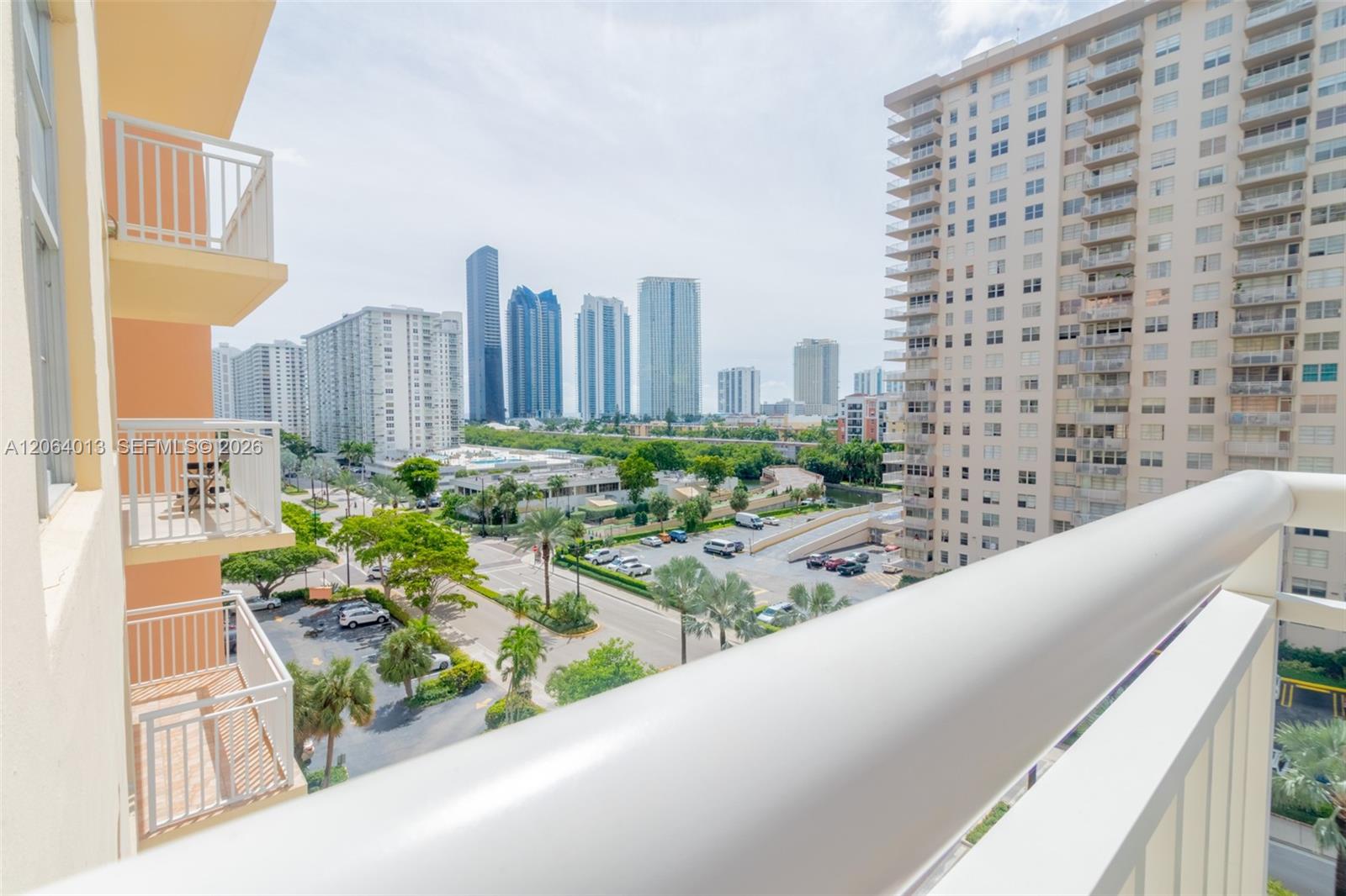 Ver detalles 808 2 / 2 1087 sq. ft. $ 2026-08-02 0 foto
