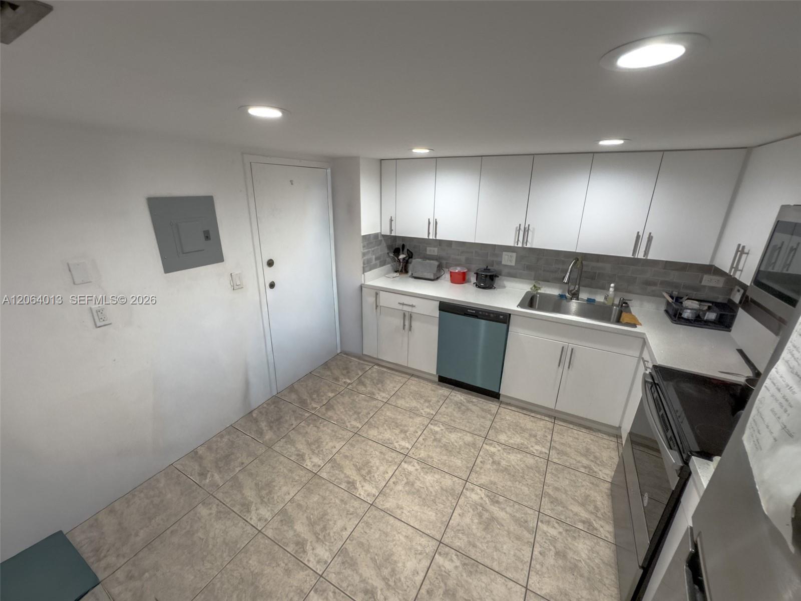 Ver detalles 808 2 / 2 1087 sq. ft. $ 2026-08-02 0 foto