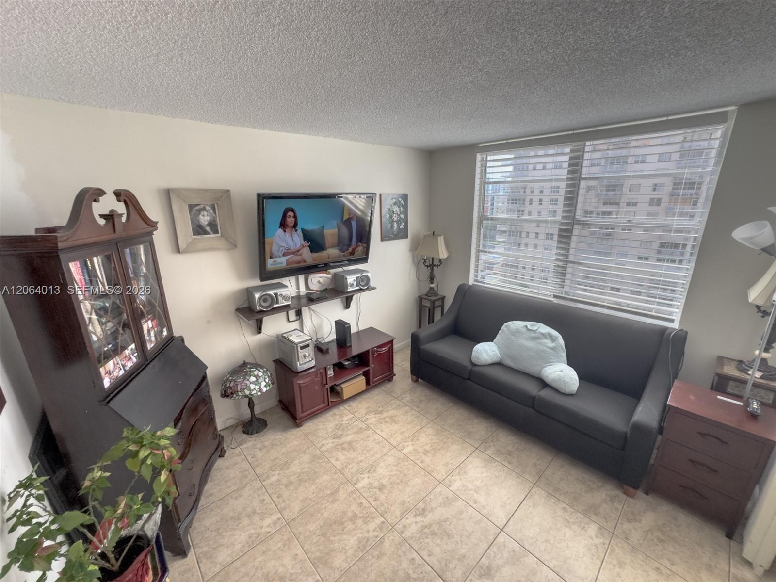 Ver detalles 808 2 / 2 1087 sq. ft. $ 2026-08-02 0 foto
