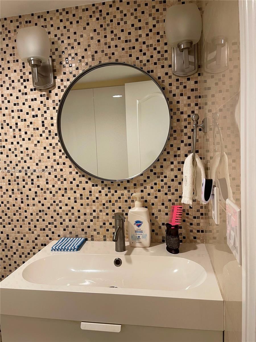 Photo of 1865 Ocean Dr  #3L, Hallandale Beach, Florida, 33009 - 