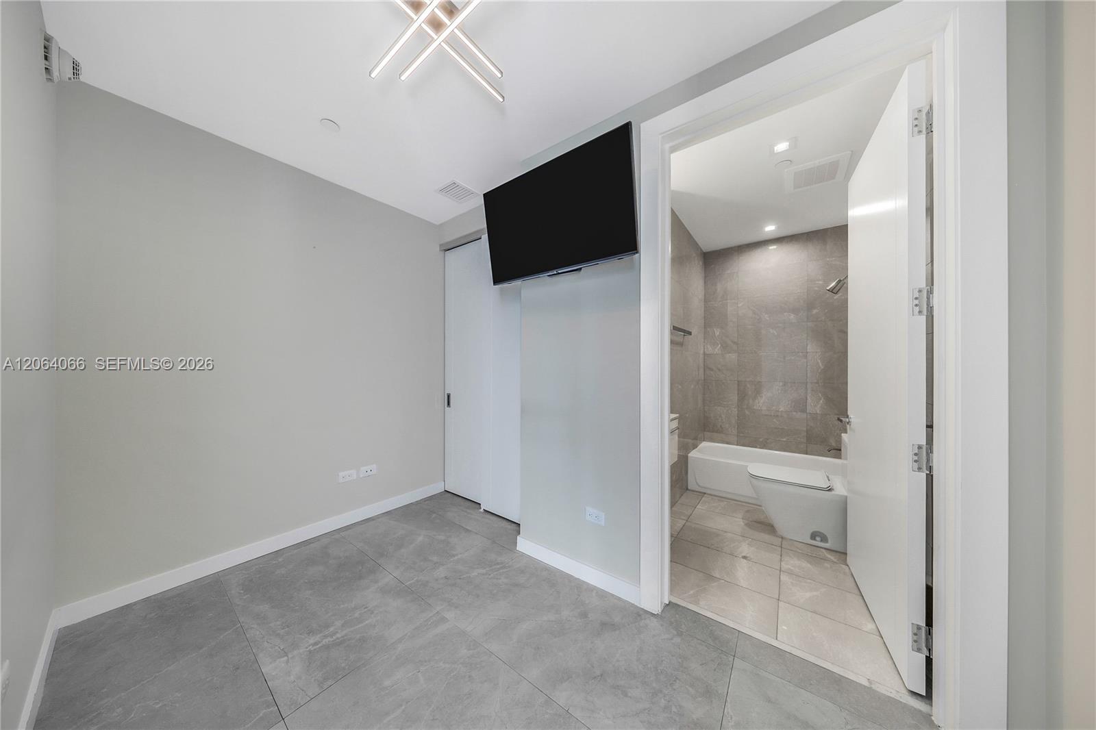See details 1804 5 / 6 3625 sq. ft. $ 2026-08-03 0 Photo