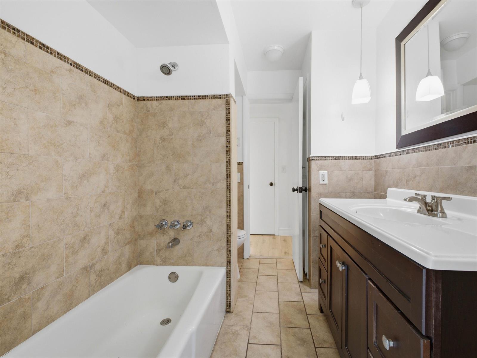   / 0 1984 sq. ft. $ 2026-08-04 0 foto