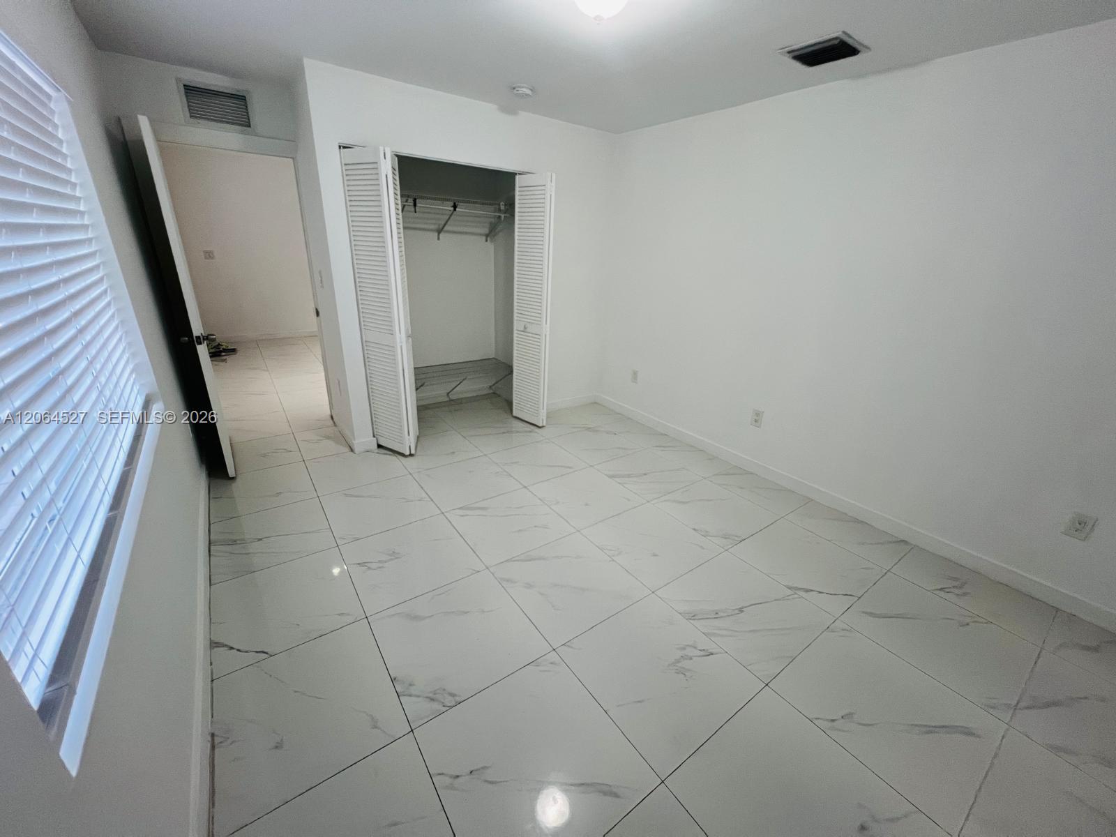   /   кв.футов $ 2026-08-03 0 Фото