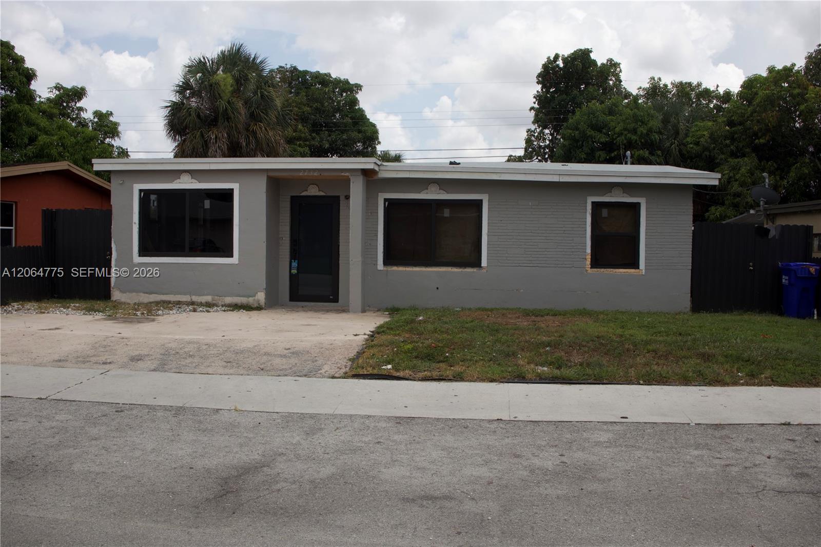 Ver detalles 2732 3 / 1 963 sq. ft. $ 2026-08-03 0 foto
