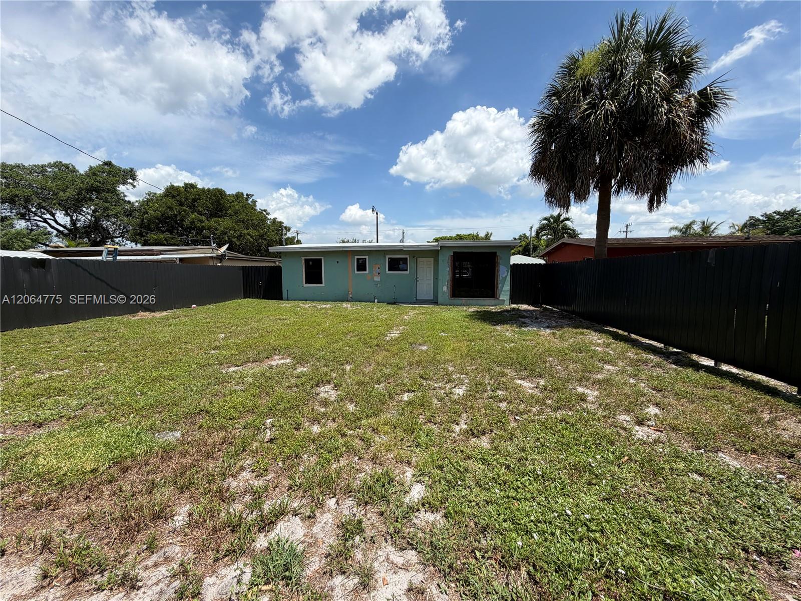 Ver detalles 2732 3 / 1 963 sq. ft. $ 2026-08-03 0 foto