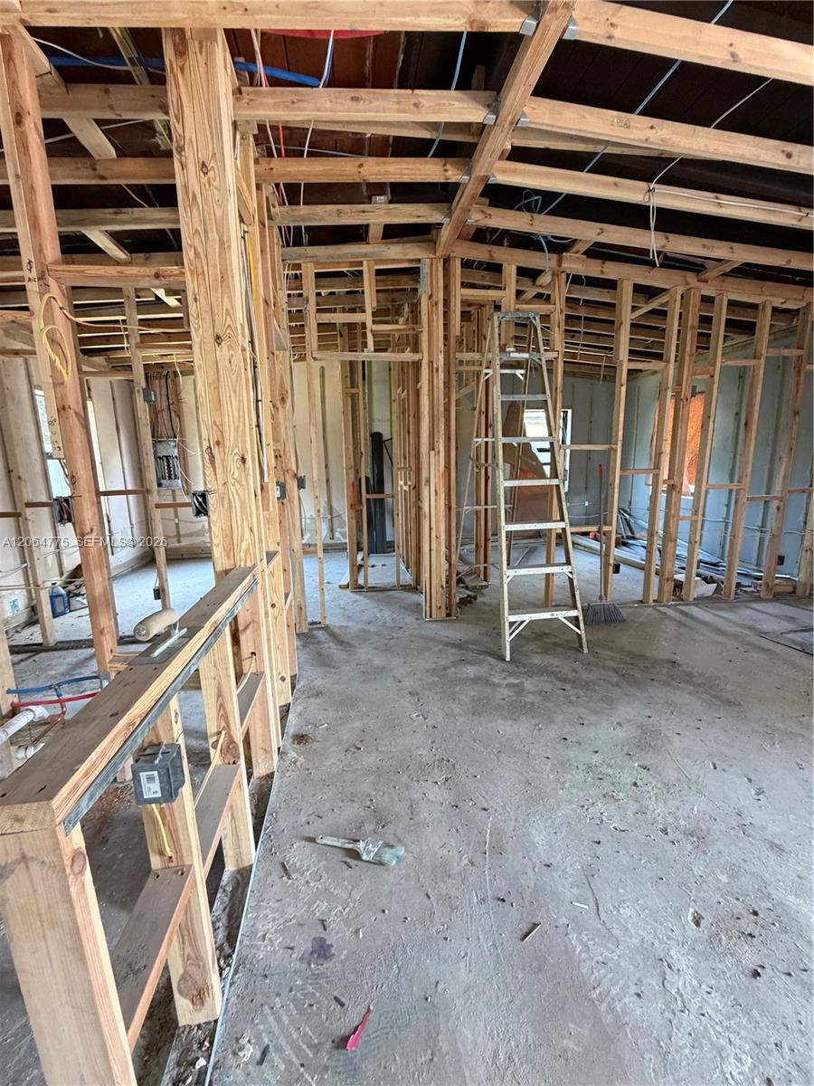 Ver detalles 2732 3 / 1 963 sq. ft. $ 2026-08-03 0 foto