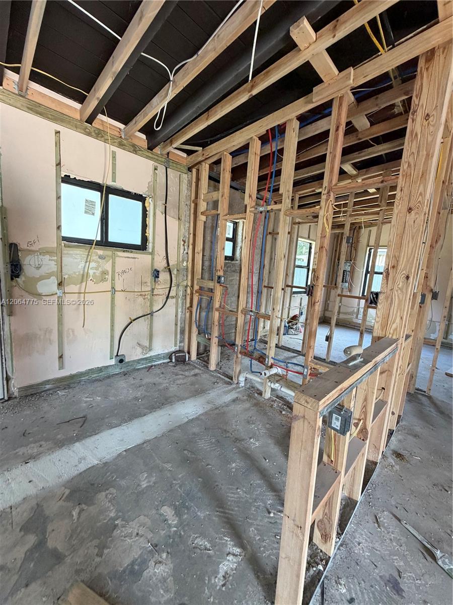 Ver detalles 2732 3 / 1 963 sq. ft. $ 2026-08-03 0 foto