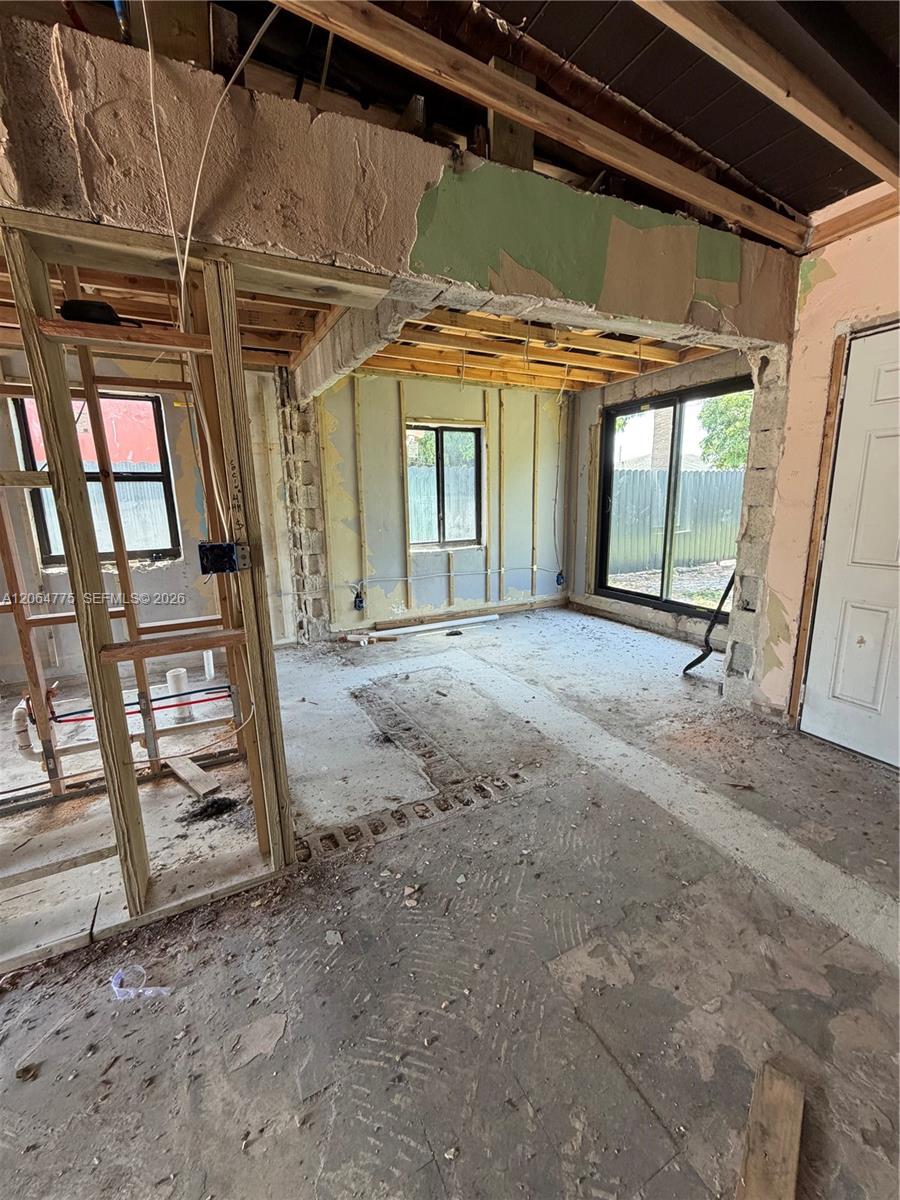 Ver detalles 2732 3 / 1 963 sq. ft. $ 2026-08-03 0 foto