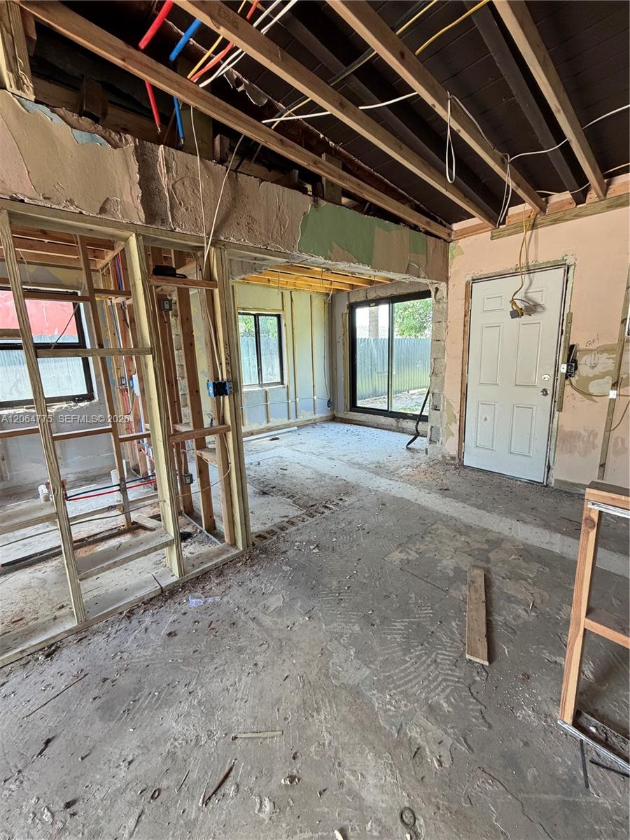 Ver detalles 2732 3 / 1 963 sq. ft. $ 2026-08-03 0 foto