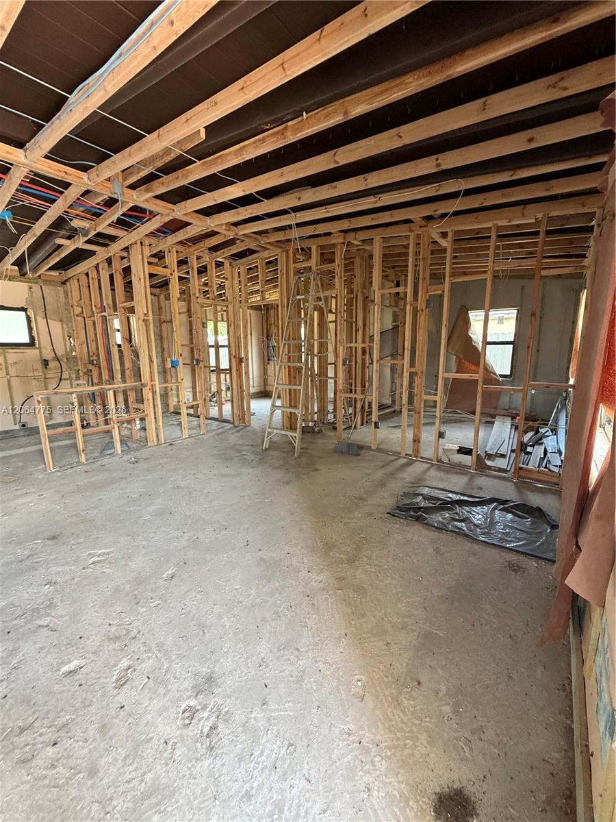 Ver detalles 2732 3 / 1 963 sq. ft. $ 2026-08-03 0 foto