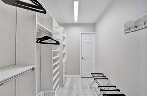 Подробнее 1-2 / 0 2527 кв.футов $ 2026-08-05 0 Фото