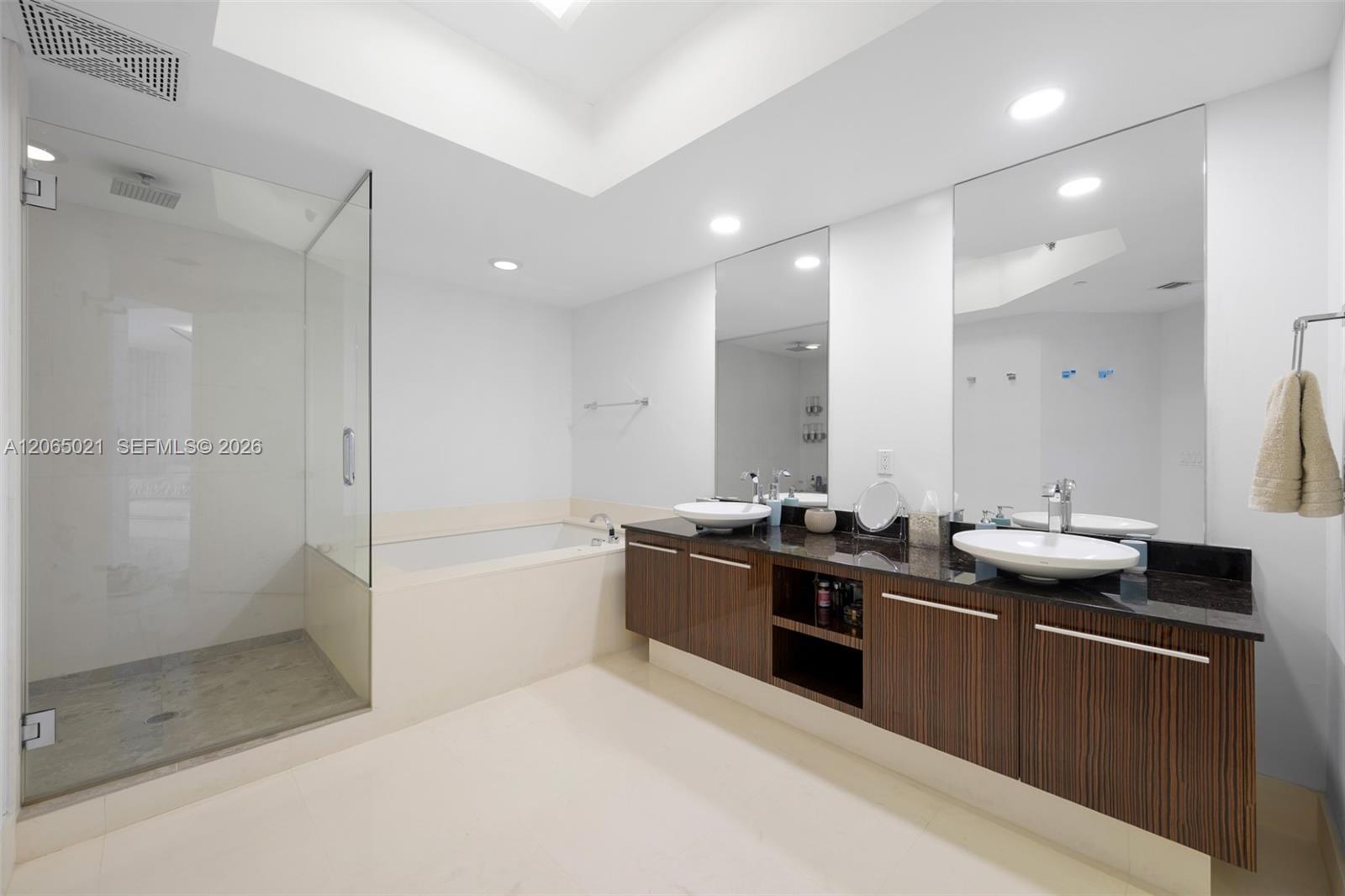 Photo of 2711 Ocean Dr  #902, Hollywood, Florida, 33019 - 