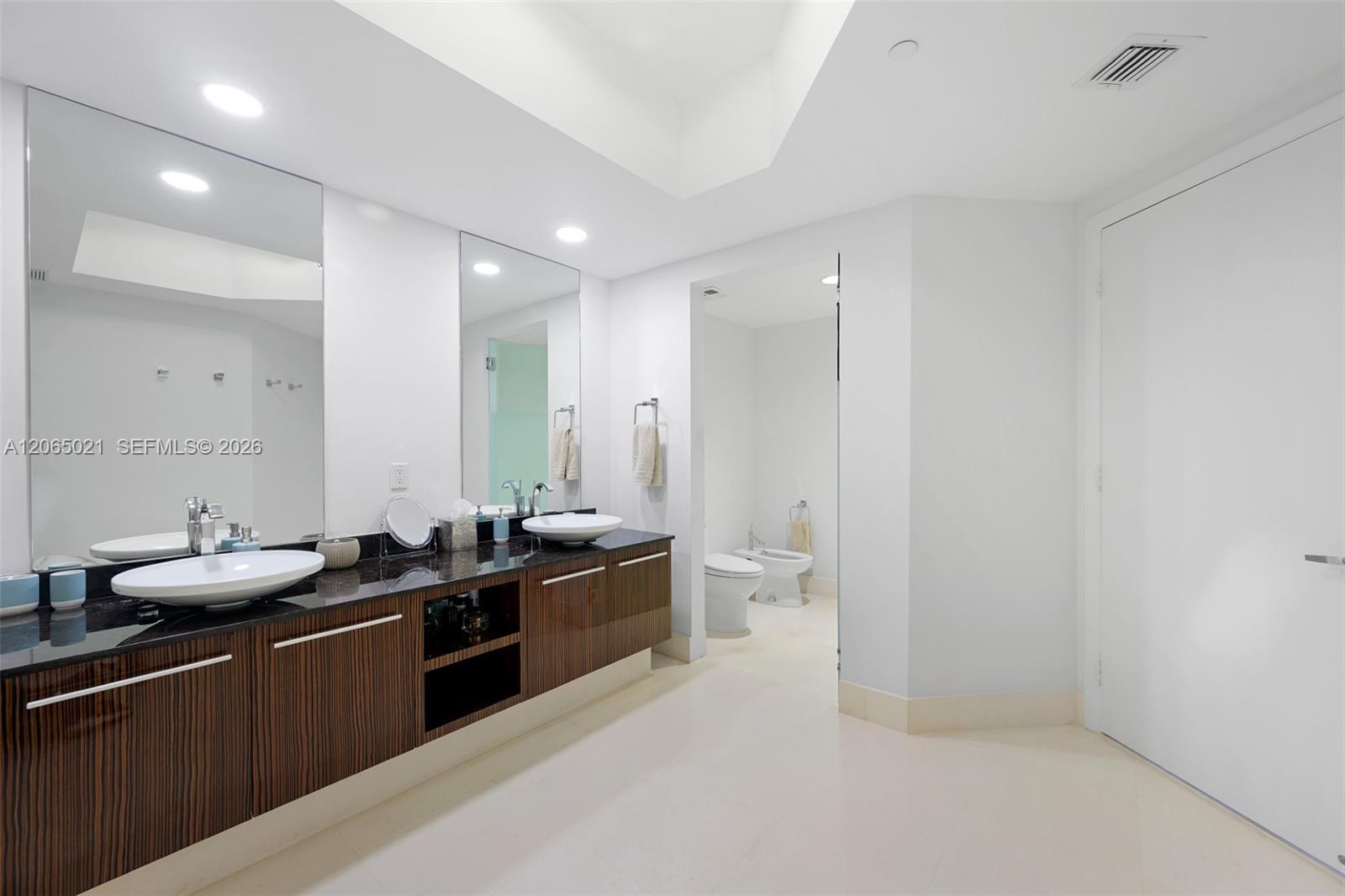 Photo of 2711 Ocean Dr  #902, Hollywood, Florida, 33019 - 