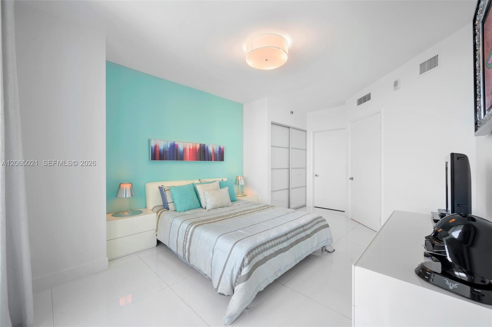 Photo of 2711 Ocean Dr  #902, Hollywood, Florida, 33019 - 