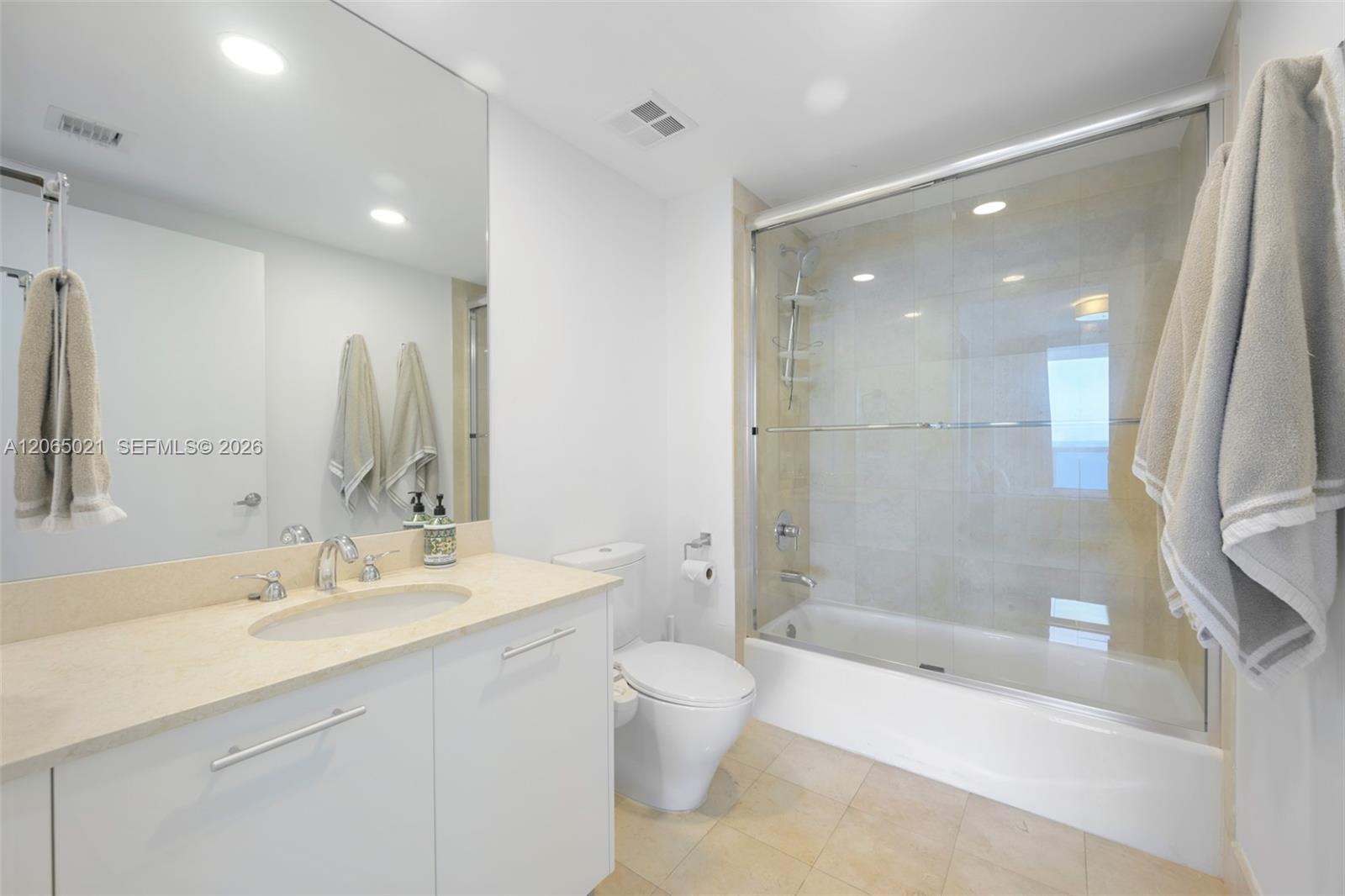 Photo of 2711 Ocean Dr  #902, Hollywood, Florida, 33019 - 