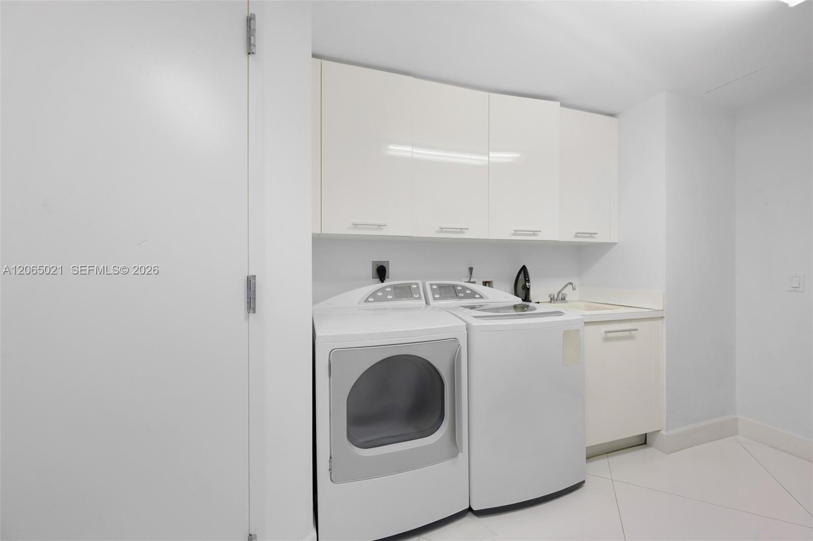 Photo of 2711 Ocean Dr  #902, Hollywood, Florida, 33019 - 