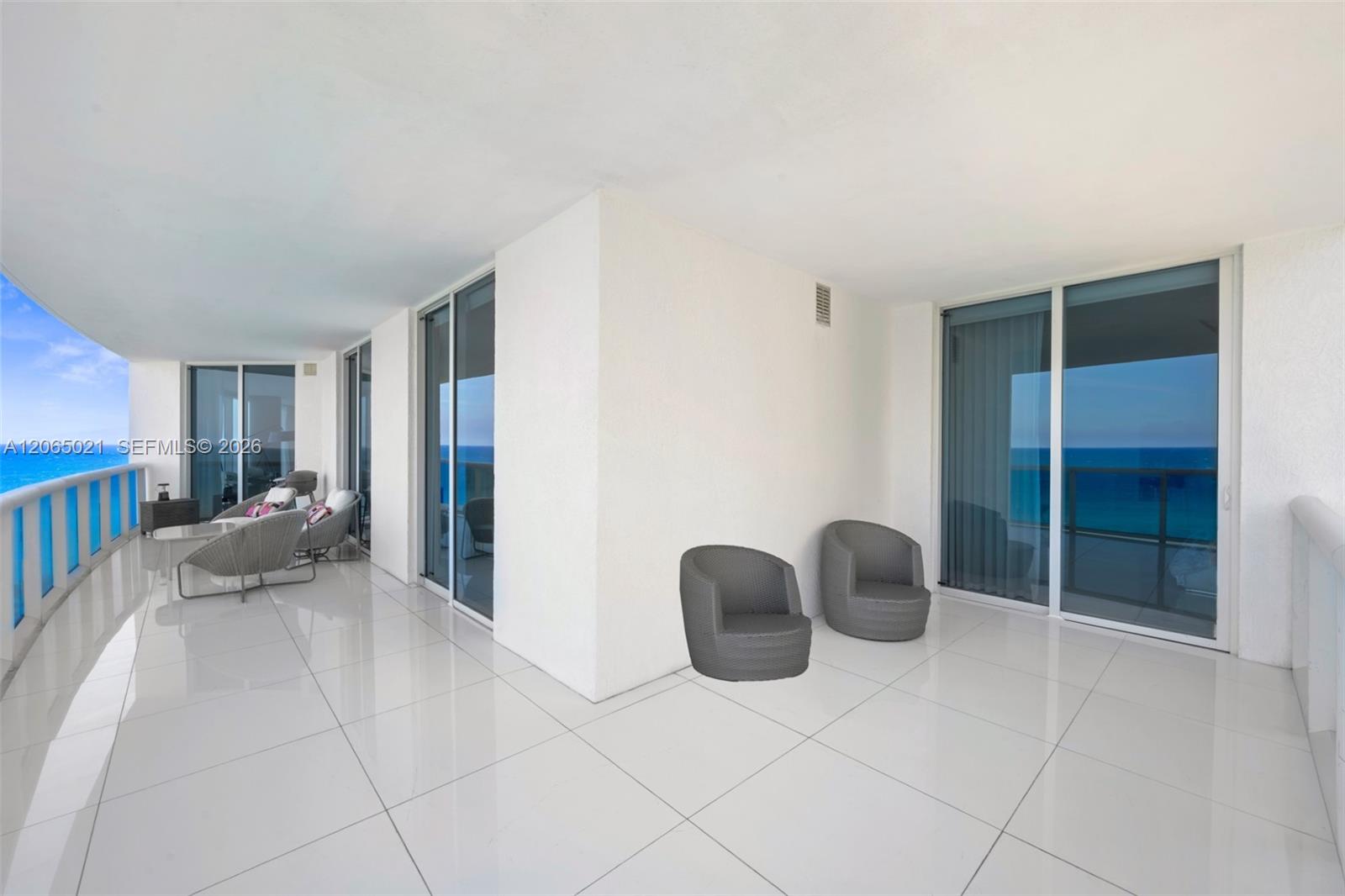 Photo of 2711 Ocean Dr  #902, Hollywood, Florida, 33019 - 