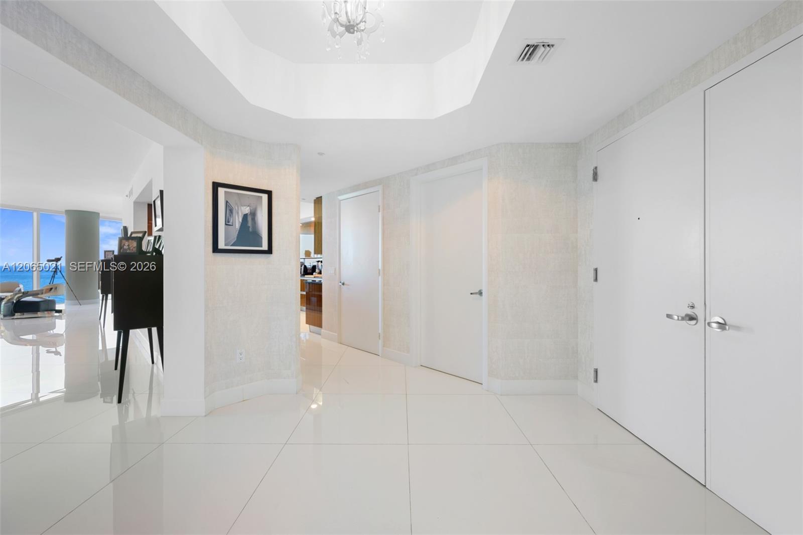 Photo of 2711 Ocean Dr  #902, Hollywood, Florida, 33019 - 