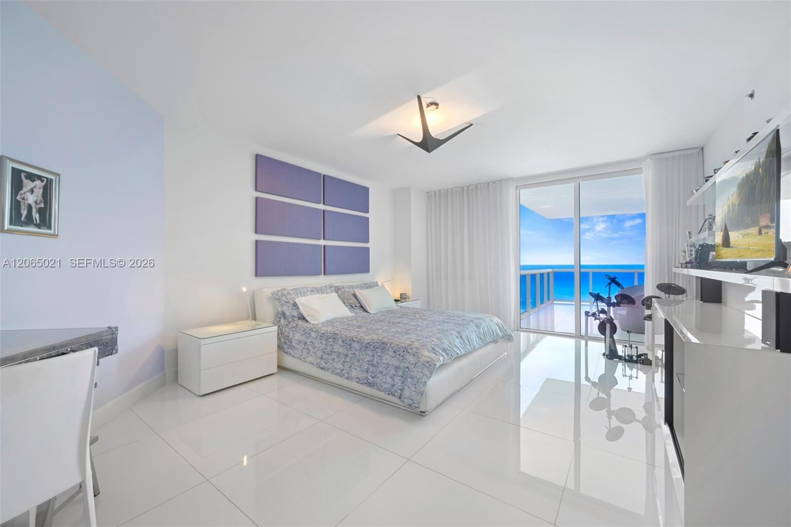 Photo of 2711 Ocean Dr  #902, Hollywood, Florida, 33019 - 