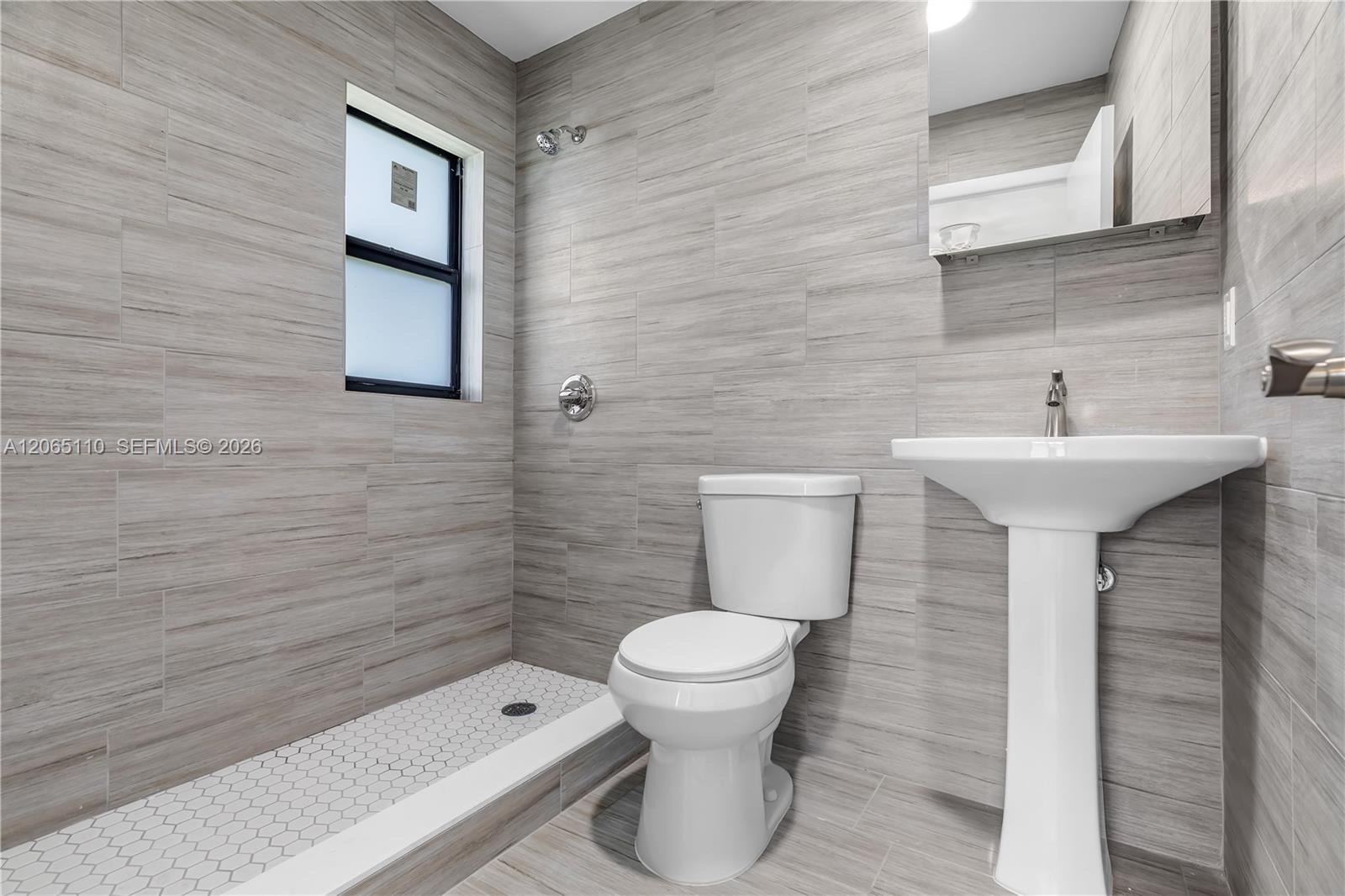   /   sq. ft. $ 2026-08-04 0 foto