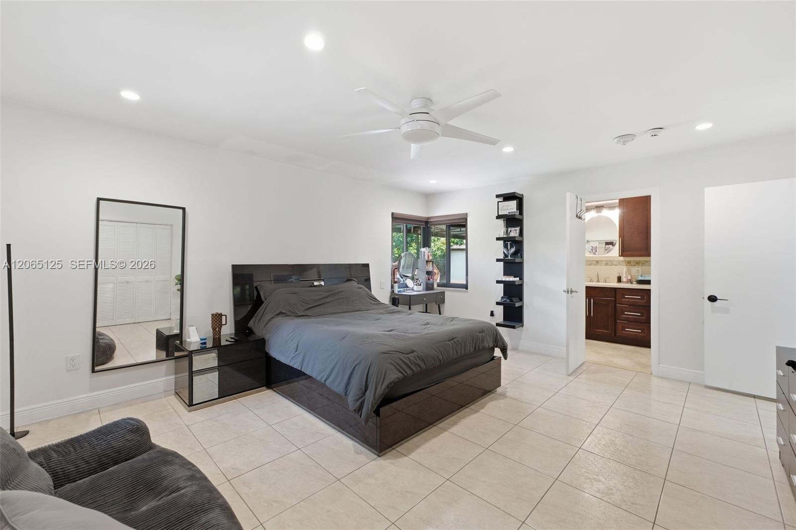   /   sq. ft. $ 2026-08-04 0 foto