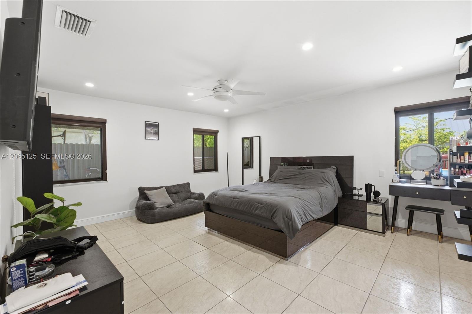   /   sq. ft. $ 2026-08-04 0 foto