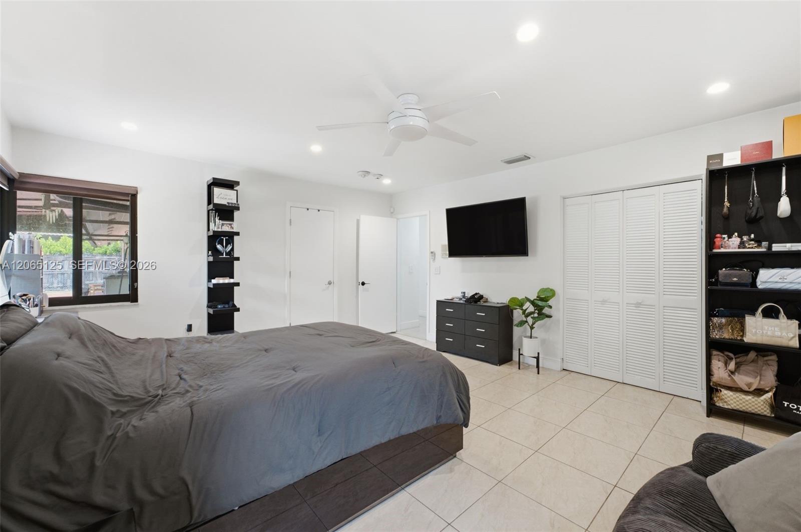   /   sq. ft. $ 2026-08-04 0 foto