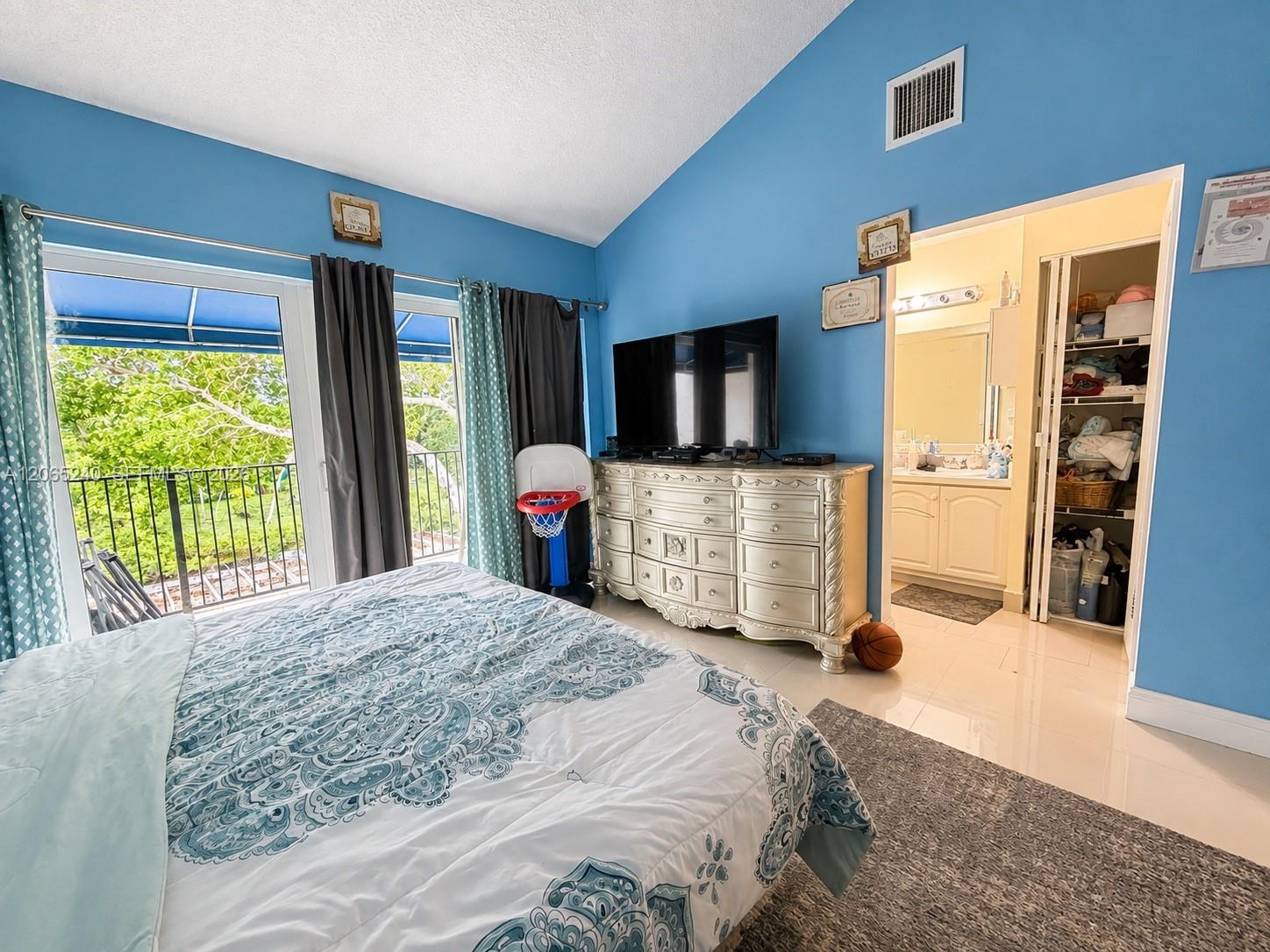 2311 2 / 3 1332 sq. ft. $ 2026-08-04 0 Photo