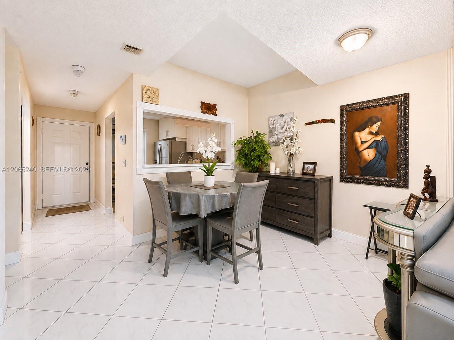 2311 2 / 3 1332 sq. ft. $ 2026-08-04 0 Photo