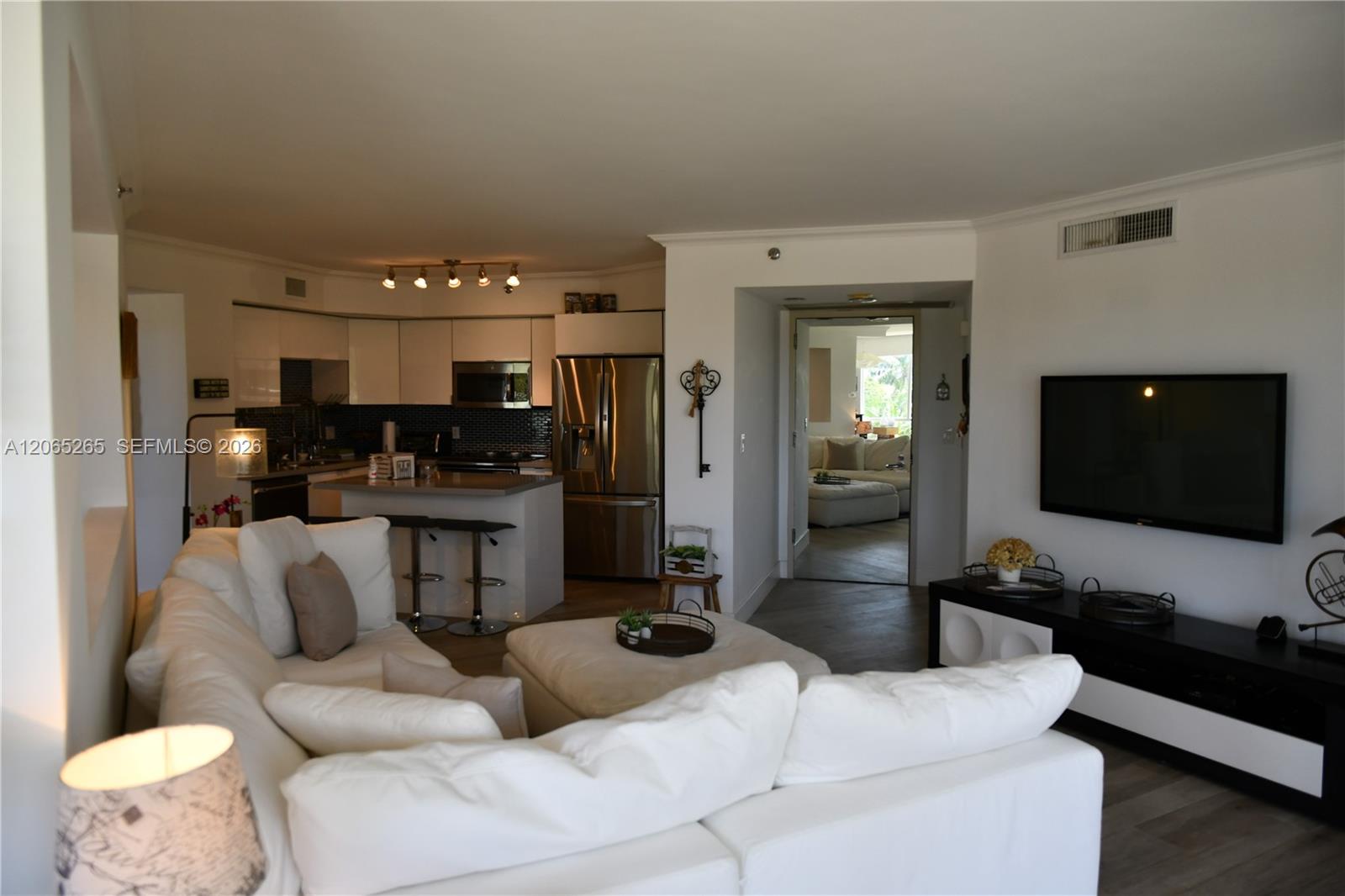 303 3 / 3 1840 sq. ft. $ 2026-08-04 0 foto