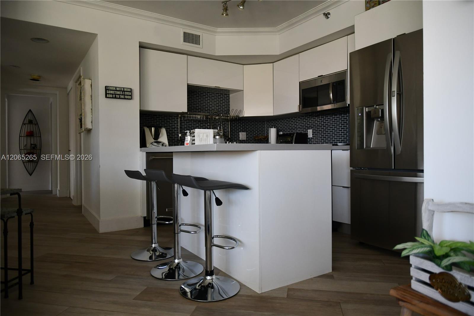 303 3 / 3 1840 sq. ft. $ 2026-08-04 0 foto