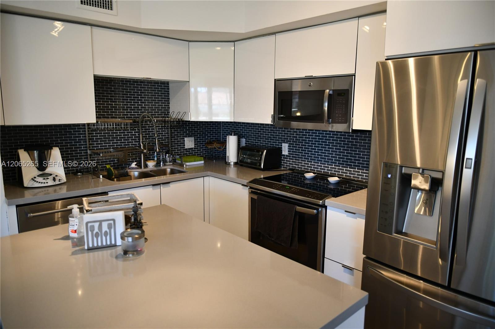 303 3 / 3 1840 sq. ft. $ 2026-08-04 0 foto