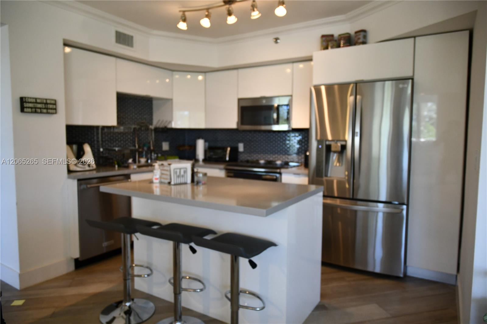 303 3 / 3 1840 sq. ft. $ 2026-08-04 0 foto
