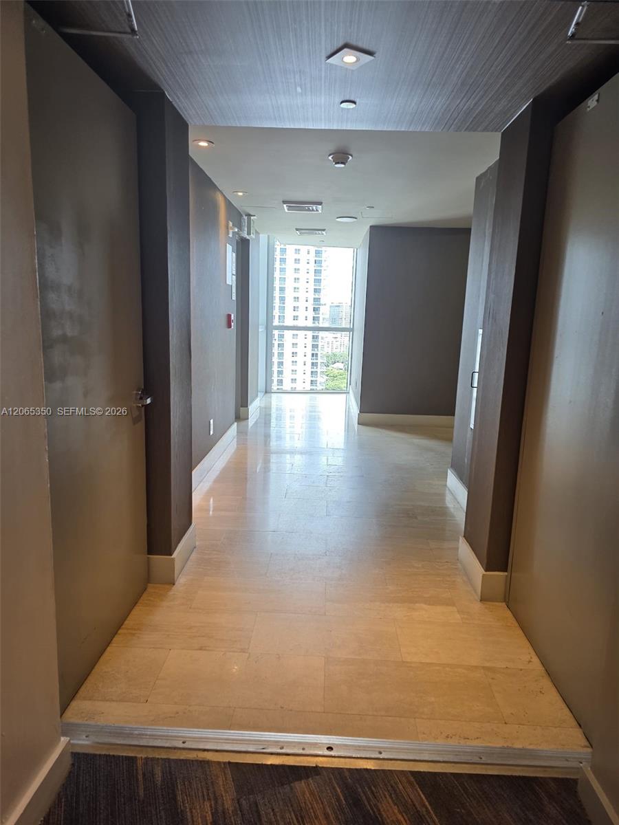 1912 1 / 1 869 sq. ft. $ 2026-08-04 0 foto