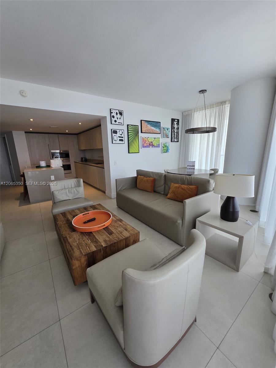 1912 1 / 1 869 sq. ft. $ 2026-08-04 0 foto