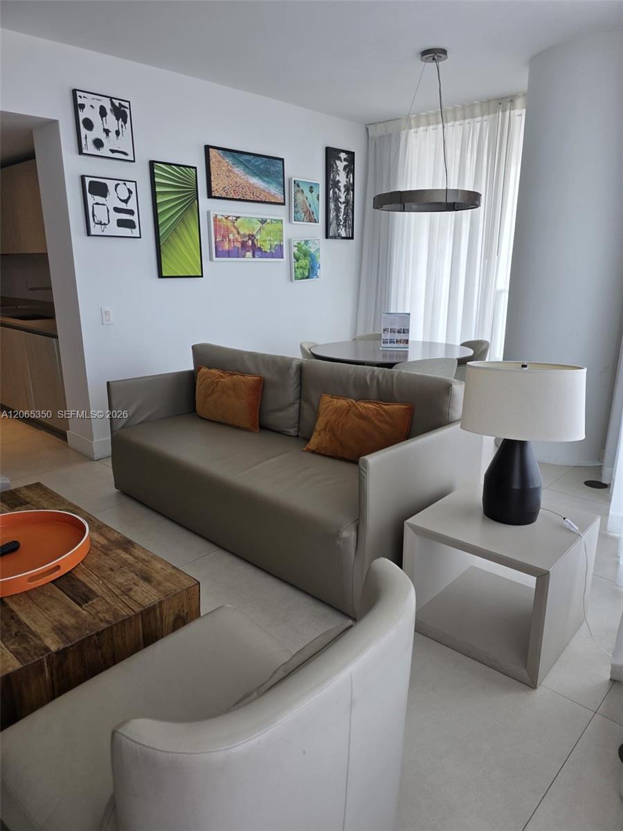 1912 1 / 1 869 sq. ft. $ 2026-08-04 0 foto