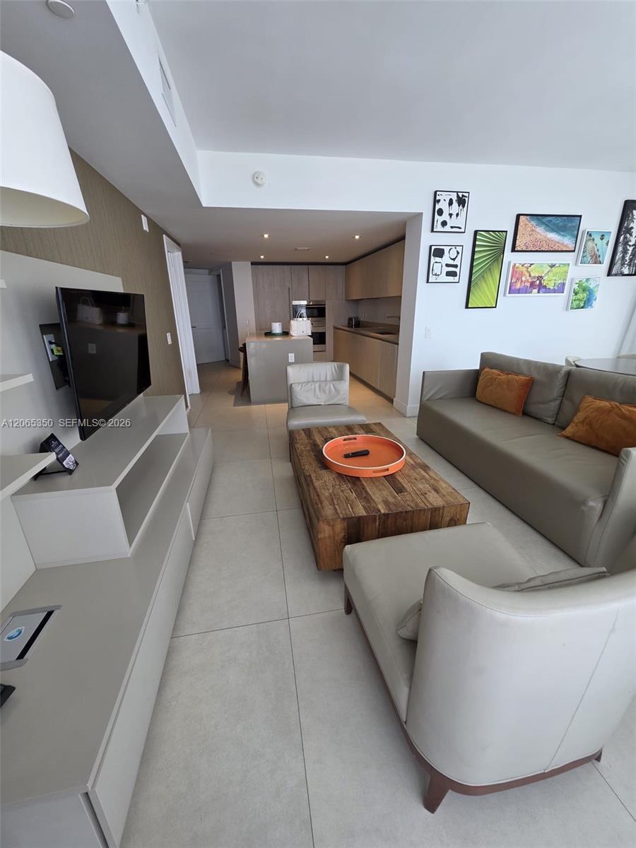 1912 1 / 1 869 sq. ft. $ 2026-08-04 0 foto