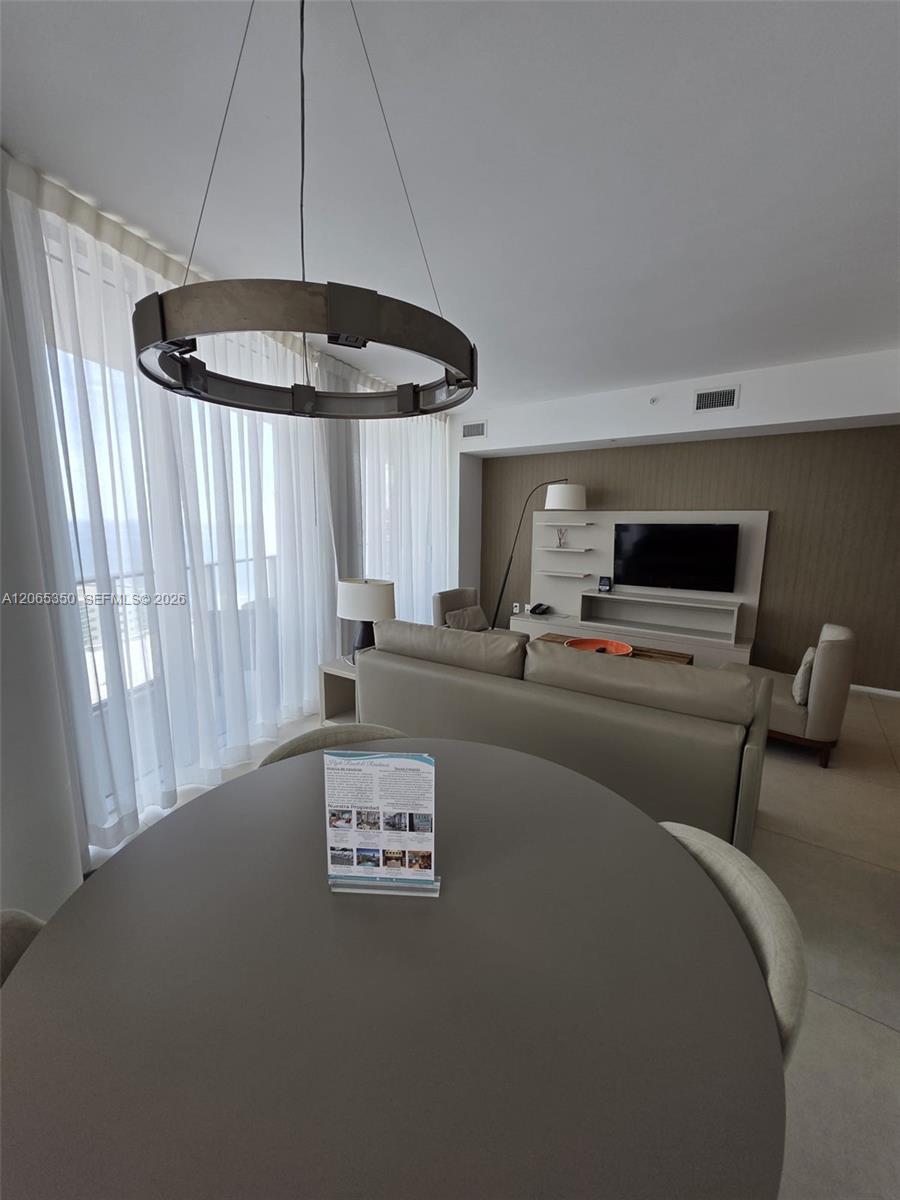 1912 1 / 1 869 sq. ft. $ 2026-08-04 0 foto