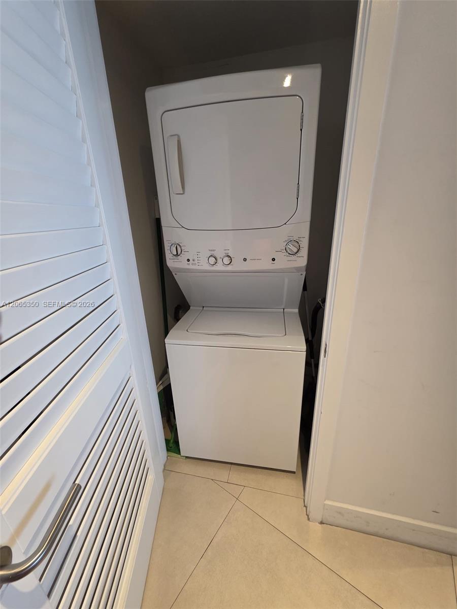 1912 1 / 1 869 sq. ft. $ 2026-08-04 0 foto