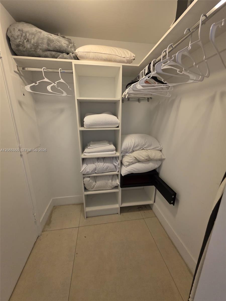 1912 1 / 1 869 sq. ft. $ 2026-08-04 0 foto
