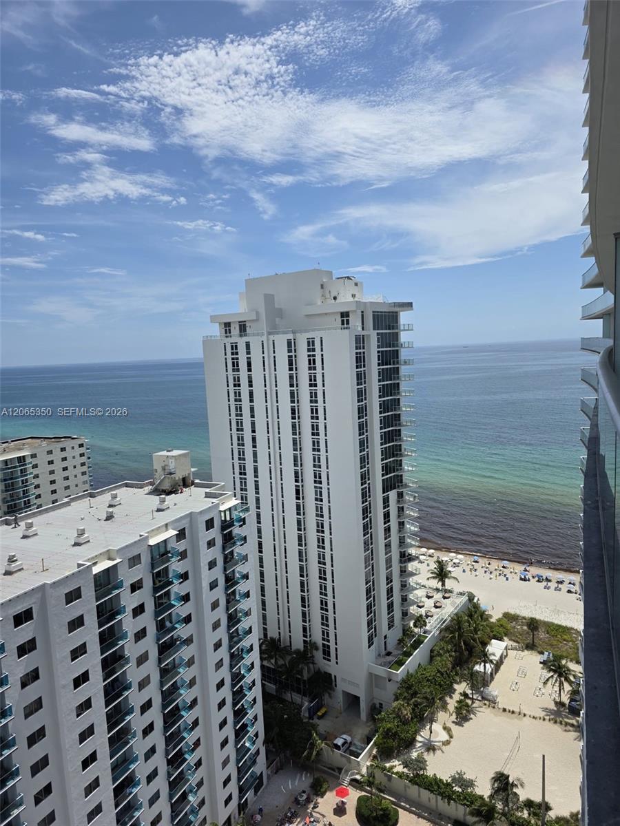 1912 1 / 1 869 sq. ft. $ 2026-08-04 0 foto
