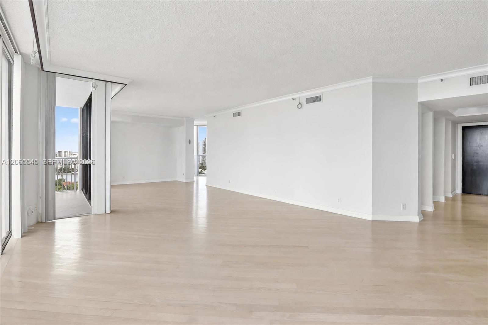 Photo of 20281 Country Club Dr #1801, Aventura, Florida, 33180 - *VIRTUALLY STAGED