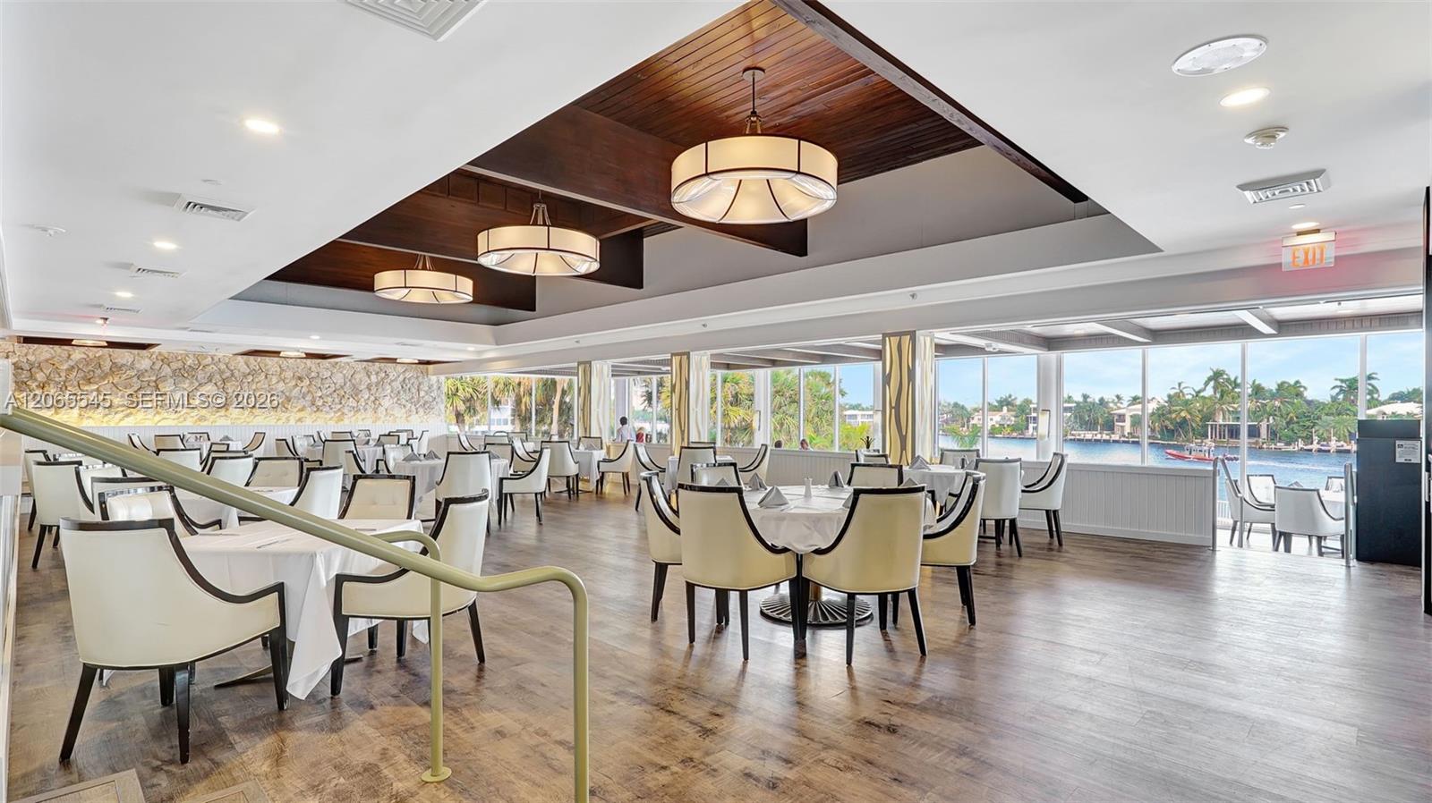 Photo of 20281 Country Club Dr #1801, Aventura, Florida, 33180 - Hamptons Restaurant