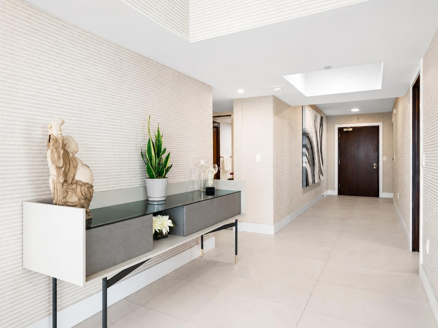Photo of 16500 Collins  #1751, Sunny Isles Beach, Florida, 33160 - hallway