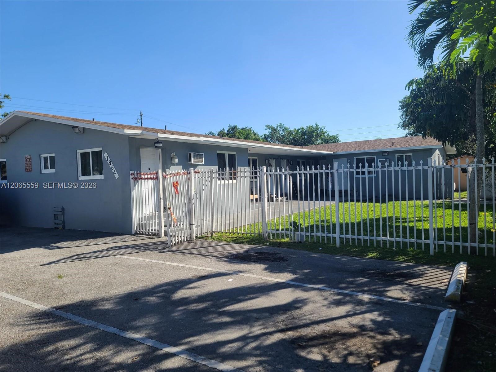   /  3200 sq. ft. $ 2026-08-04 0 foto