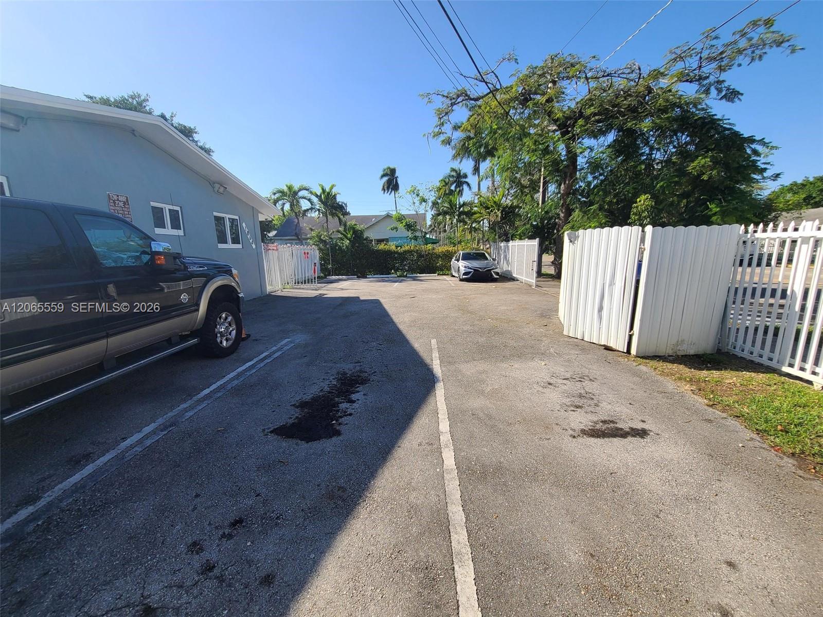   /  3200 sq. ft. $ 2026-08-04 0 foto