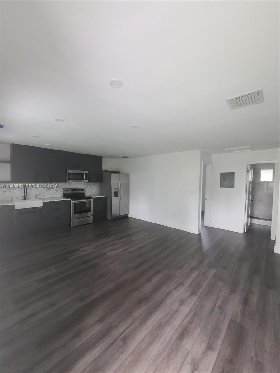   /  3200 sq. ft. $ 2026-08-04 0 foto
